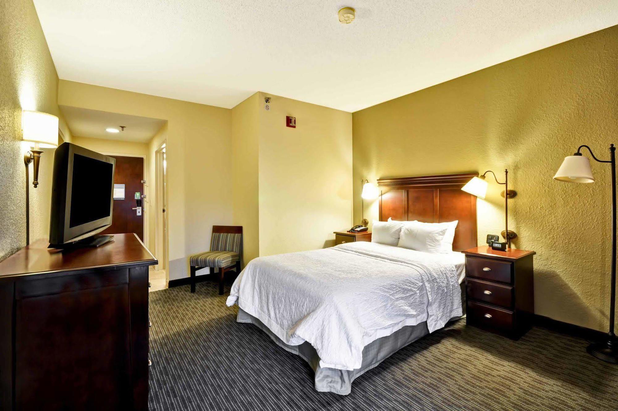 Hampton Inn Charlotte-Gastonia Bagian luar foto